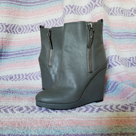 💸SOLD💸 Grey Nine West "Hartnsol" Booties - Picture 2 of 5
